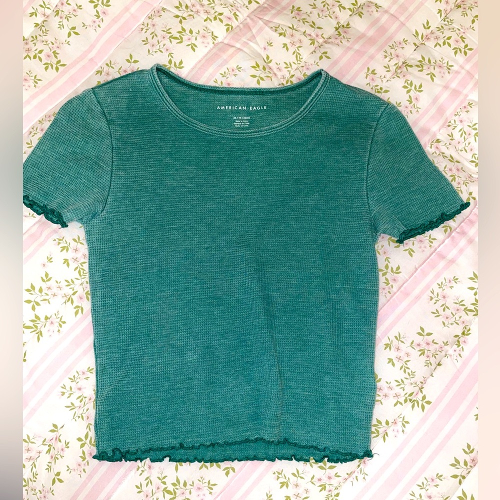 American Eagle lettuce hem baby tee